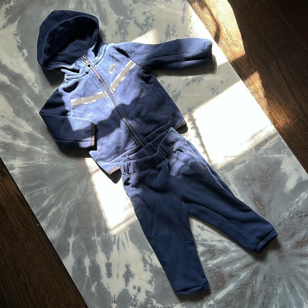 Nike sweatshirt and pants set size 12 months